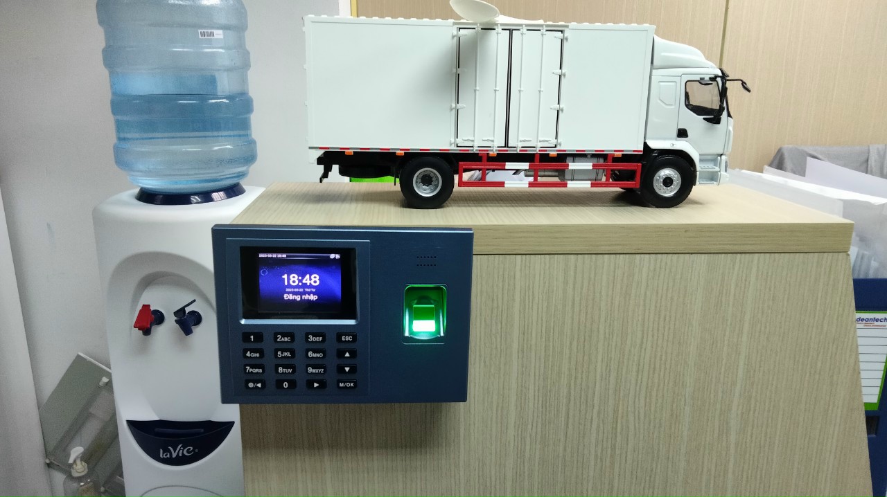 M&aacute;y chấm c&ocirc;ng v&acirc;n tay Ronald jack 9300Pro